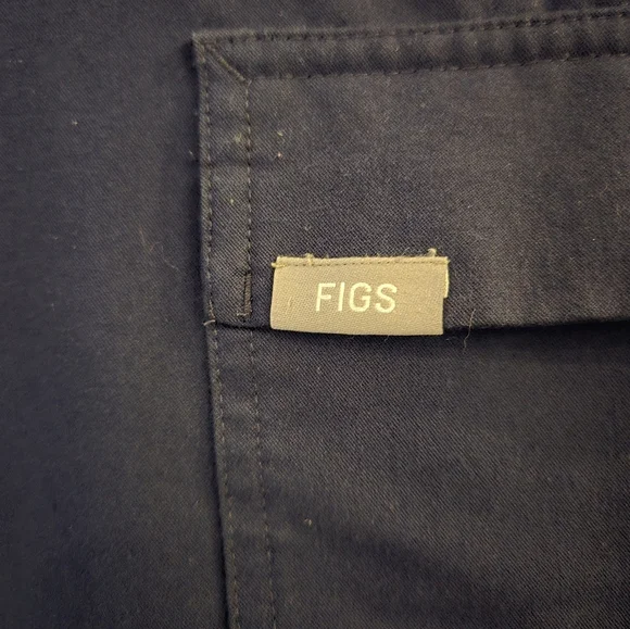 Figs The Catarina One-Pocket Scrub Top Navy Blue in Size Medium - Picture 5 of 7